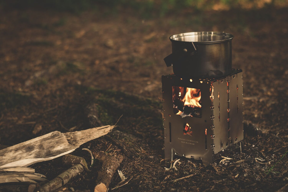 http://www.daggerfishgear.com/cdn/shop/articles/stainless-steel-pot-on-brown-wood-stove-outside-during-night-167685_1200x1200.jpg?v=1664989608